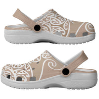 Aotearoa Maori Koru Curves Clogs Shoes Silver Ferns - Mocha LT7 - Polynesian Pride