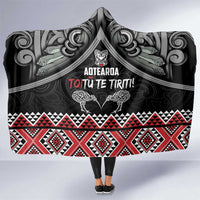 Aotearoa Toitu Te Tiriti Waitangi Hooded Blanket Proud To Be Maori LT01 One Size Black - Polynesian Pride