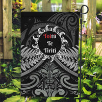 Toitu Te Tiriti Aotearoa Silver Fern Garden Flag New Zealand Maori Pattern LT01 Garden Flag Black - Polynesian Pride