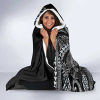 Hawaii Pineapple Gray Scale Tribal Pattern Hooded Blanket - Polynesian Pride