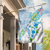 Hawaiian Couple Turtles Honi Garden Flag Polynesian Art Motifs and Hibiscus White Blue Color - Polynesian Pride