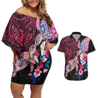 Hawaiian Couple Turtles Honi Couples Matching Off Shoulder Short Dress and Hawaiian Shirt Polynesian Art Motifs and Hibiscus Black Red Color - Polynesian Pride