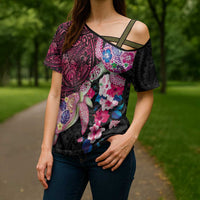 Hawaiian Couple Turtles Honi Cross Shoulder Shirt Polynesian Art Motifs and Hibiscus Black Red Color - Polynesian Pride