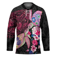 Hawaiian Couple Turtles Honi Hockey Jersey Polynesian Art Motifs and Hibiscus Black Red Color - Polynesian Pride