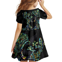 New Zealand Gecko Maori Art Tattoo Kid Short Sleeve Dress Silver Fern and Paua Shell Mode