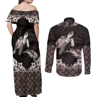 Hawaiian Lei Turtle and Plumeria Couples Matching Off Shoulder Maxi Dress and Long Sleeve Button Shirt Polynerian Art Tattoo-Grayscale Mode LT03 - Polynesian Pride