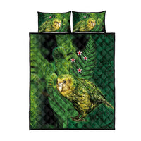 New Zealand Kākāpō Quilt Bed Set Silver Fern with Close up of Green Fern Leaves and Maori Tattoo