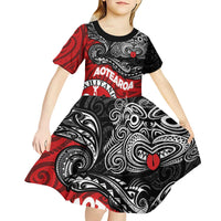 Maori Kotahitanga Kid Short Sleeve Dress Aotearoa Spirit with Maori Mask and Polynesian Art Tattoo