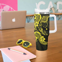 Hawaiian Manta Rays Tumbler With Handle Tribal Hibiscus Polynesian Tattoos Yellow Color - Polynesian Pride