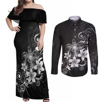 Hawaii Honu Couples Matching Off Shoulder Maxi Dress and Long Sleeve Button Shirt Polynesian Curves Plumeria Grayscale - Polynesian Pride