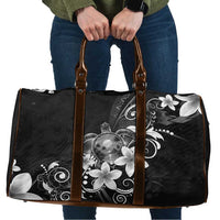 Hawaii Honu Travel Bag Polynesian Curves Plumeria Grayscale - Polynesian Pride