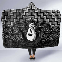 New Zealand Maori Hooded Blanket Poutama Manaia Black Paua Shell LT05 One Size Black - Polynesian Pride