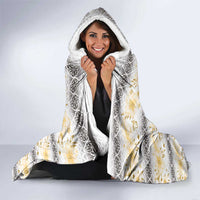 Samoa White Sunday Hooded Blanket Samoan Tapa Yellow Hibiscus - Polynesian Pride