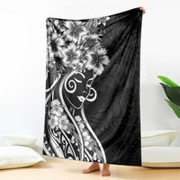 Polynesian Women's Day Blanket Black Hibiscus Flowers With Polynesian Pattern LT05 - Polynesian Pride