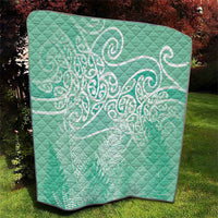 Aotearoa Maori Koru Curves Quilt Silver Ferns - Mint LT7 - Polynesian Pride