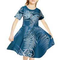 Aotearoa Maori Koru Curves Kid Short Sleeve Dress Silver Ferns - Navy Blue LT7 - Polynesian Pride