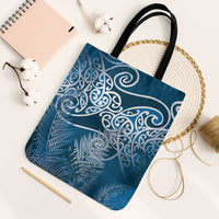 Aotearoa Maori Koru Curves Tote Bag Silver Ferns - Navy Blue LT7 Black Strap One Size Navy Blue - Polynesian Pride
