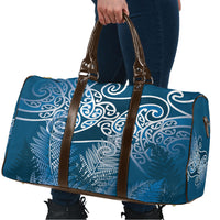 Aotearoa Maori Koru Curves Travel Bag Silver Ferns - Navy Blue LT7 - Polynesian Pride