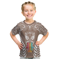 Personalised Kia Kaha Te Reo Maori Kid T Shirt Hei Tiki Mix Koru - Brown LT7 Brown - Polynesian Pride