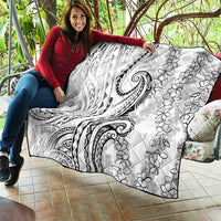 Polynesia Plumeria Lei Quilt White Curves Motif