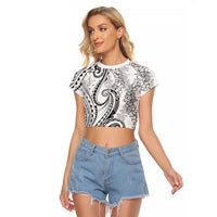 Polynesia Plumeria Lei Raglan Cropped T Shirt White Curves Motif