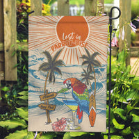 Christmas In July - Hawaii Retro Garden Flag Lost In Parrot-dise