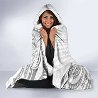 White Sunday Lotu Tamaiti Hooded Blanket Polynesian Wave Pastel Gray - Polynesian Pride
