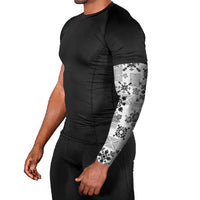 Hawaii Tapa Tribal Arm Sleeves With Hawaiian Quilt Pattern Black LT9 - Polynesian Pride