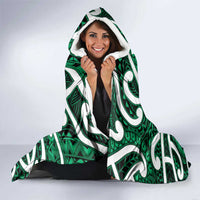 Aotearoa Maori Kowhaiwhai Hooded Blanket Kakariki Puhoro and Patiki LT9 - Polynesian Pride