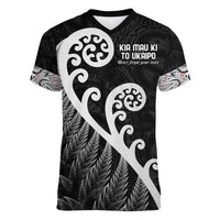 Kia Mau Ki To Ukaipo Women V-Neck T-Shirt Te Reo Maori Koru Fern Art