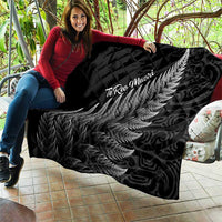 New Zealand Te Reo Māori Quilt Simple Black Fern