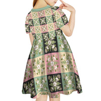 Seamless Pattern Maile and Pikake Lei Kid Short Sleeve Dress Squares Maile Leaf - Polynesian Pride