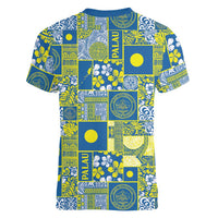 Palau Ungil Kurismas Women V-Neck T-Shirt Pacific Patchwork Xmas Vibes LT9 - Polynesian Pride