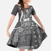 Samoa Siapo Tribal Pattern Kid Short Sleeve Dress Light Gray Polynesian Plumeria Tapa Motif LT9 KID Gray - Polynesian Pride