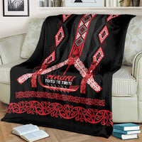 Toitu Te Tiriti Waitangi Blanket Black Wharenui House - Polynesian Pride