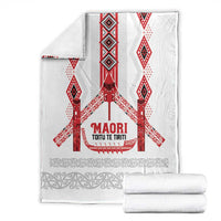 Toitu Te Tiriti Waitangi Blanket White Wharenui House - Polynesian Pride