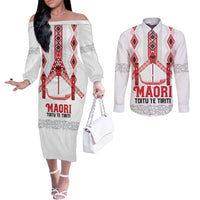 Toitu Te Tiriti Waitangi Couples Matching Off The Shoulder Long Sleeve Dress and Long Sleeve Button Shirt White Wharenui House - Polynesian Pride