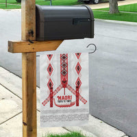 Toitu Te Tiriti Waitangi Garden Flag White Wharenui House - Polynesian Pride