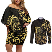 Gold And Black Aotearoa Horse Racing Couples Matching Off Shoulder Short Dress and Long Sleeve Button Shirt NZ Maori Pattern LT14 Black - Polynesian Pride