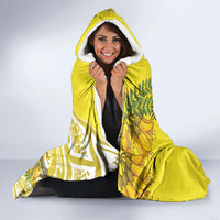 Bellbird New Zealand Hooded Blanket Korimako Kowhai Maori Pattern LT14 - Polynesian Pride