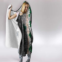 Cook Islands Tiare Maori With Conch Shell Hooded Blanket Pasifika Fest Polynesian Tattoo Black LT14 - Polynesian Pride