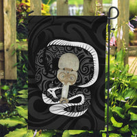Black New Zealand Eel Garden Flag Aotearoa Maori Tuna With Kotiate Weapon LT14 Garden Flag Black - Polynesian Pride