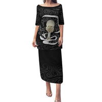 Black New Zealand Eel Puletasi Aotearoa Maori Tuna With Kotiate Weapon LT14 Long Dress Black - Polynesian Pride