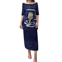 Blue New Zealand Eel Puletasi Aotearoa Maori Tuna With Kotiate Weapon LT14 Long Dress Blue - Polynesian Pride