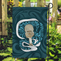 Turquoise New Zealand Eel Garden Flag Aotearoa Maori Tuna With Kotiate Weapon LT14 Garden Flag Turquoise - Polynesian Pride