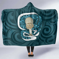 Turquoise New Zealand Eel Hooded Blanket Aotearoa Maori Tuna With Kotiate Weapon LT14 One Size Turquoise - Polynesian Pride