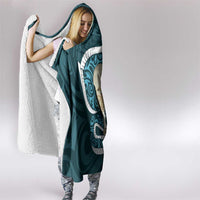 Turquoise New Zealand Eel Hooded Blanket Aotearoa Maori Tuna With Kotiate Weapon LT14 - Polynesian Pride