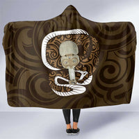 Gold New Zealand Eel Hooded Blanket Aotearoa Maori Tuna With Kotiate Weapon LT14 One Size Gold - Polynesian Pride