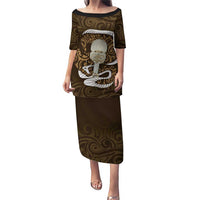 Gold New Zealand Eel Puletasi Aotearoa Maori Tuna With Kotiate Weapon LT14 Long Dress Gold - Polynesian Pride