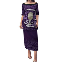 Purple New Zealand Eel Puletasi Aotearoa Maori Tuna With Kotiate Weapon LT14 Long Dress Purple - Polynesian Pride
